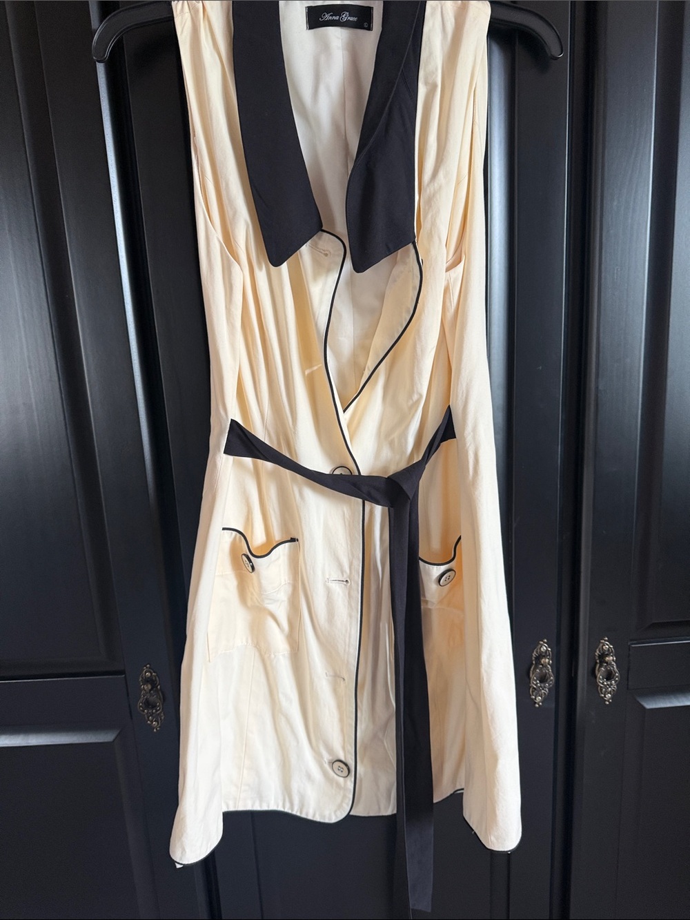 Anna Grace Cream Satin Sleeveless Robe with Black Trim